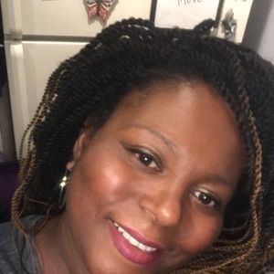 Meet your Posher, Dee